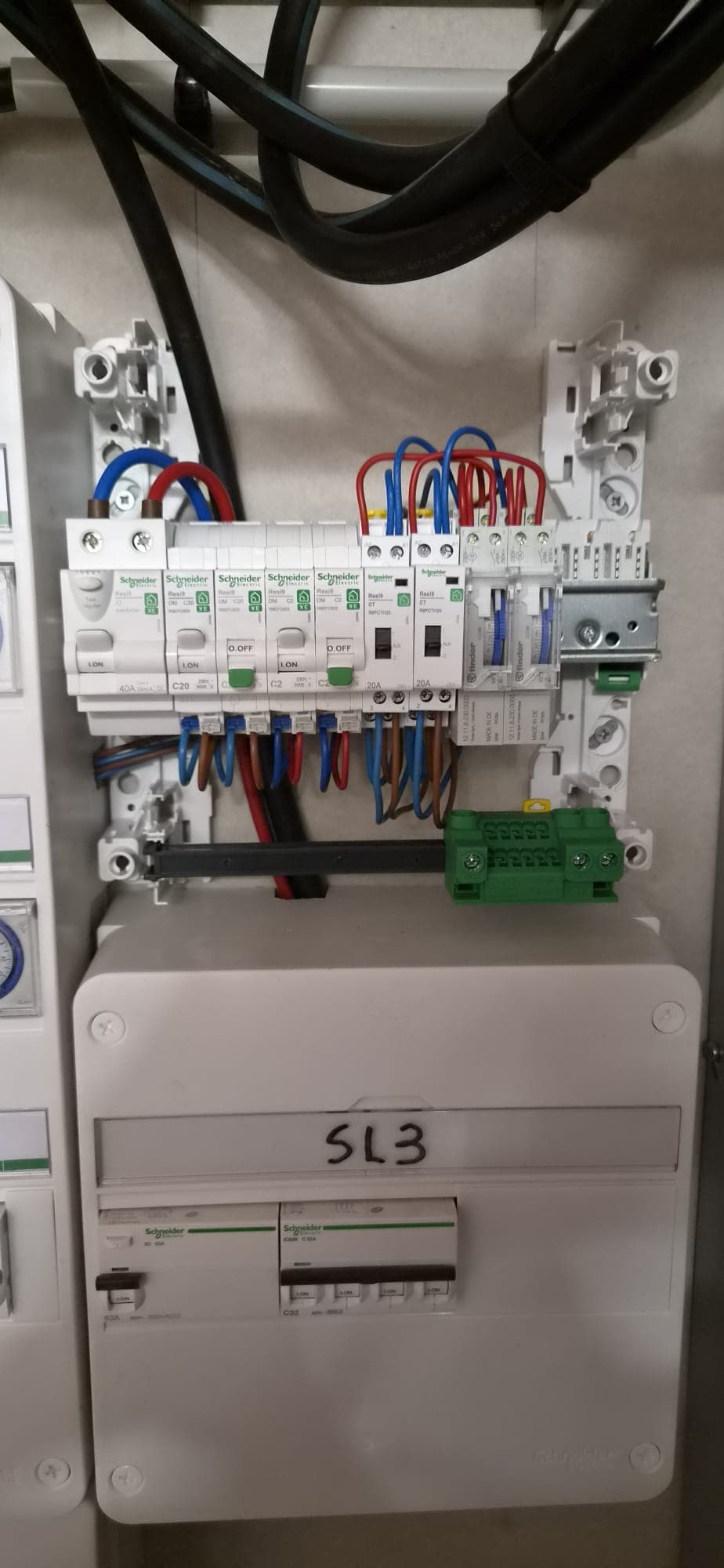 Mise en place d'une horloge sur tableau électrique chauffe-eau – M.T CLIM ELEC Narbonne