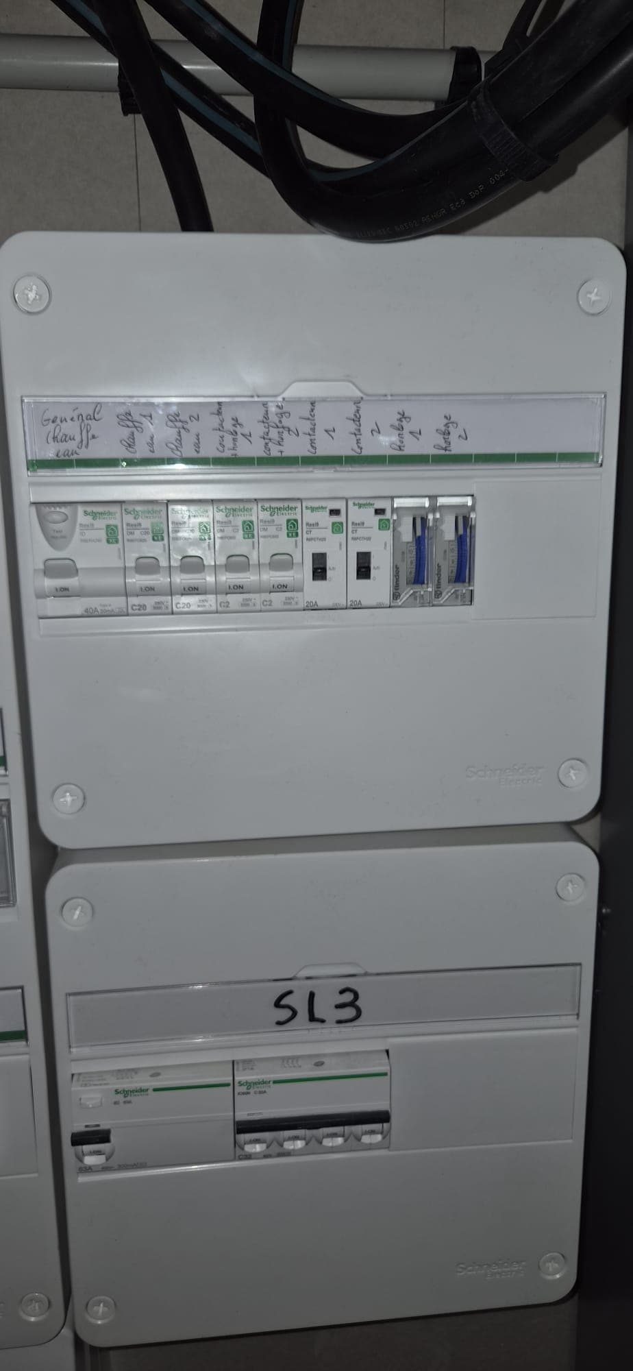 Tableau électrique avec horloge chauffe-eau finalisé – M.T CLIM ELEC